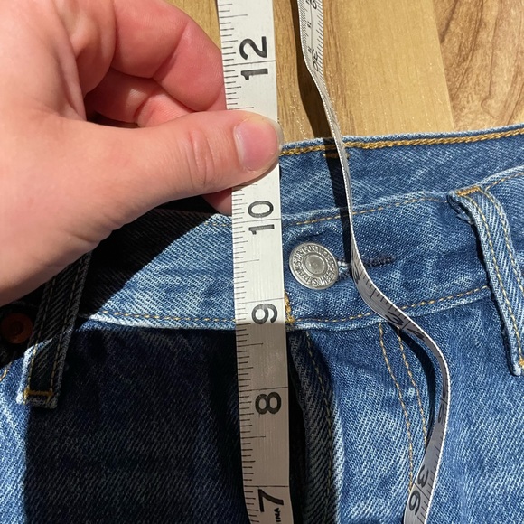 Levi’s Jean Short - Picture 9 of 9